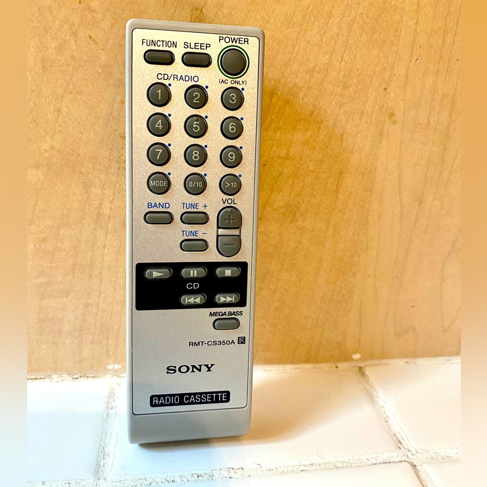 📻SONY📻 RADIO CASSETTE REMOTE CONTROL FOR CANADA VERSION ONLY EUC👈